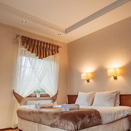 Hotel Dwor Choiny Kazimierówka Exteriör bild