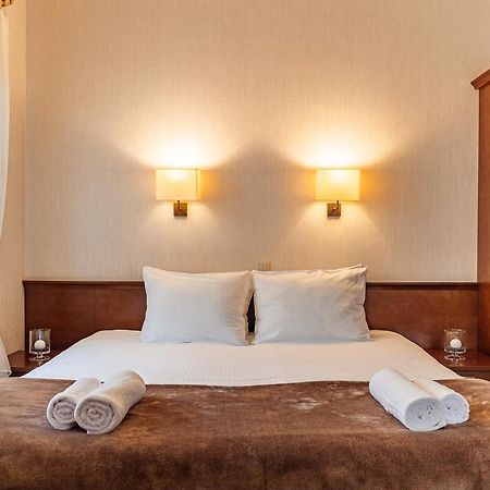 Hotel Dwor Choiny Kazimierówka Exteriör bild