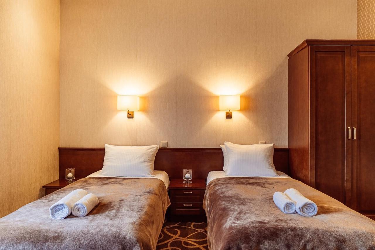 Hotel Dwor Choiny Kazimierówka Exteriör bild