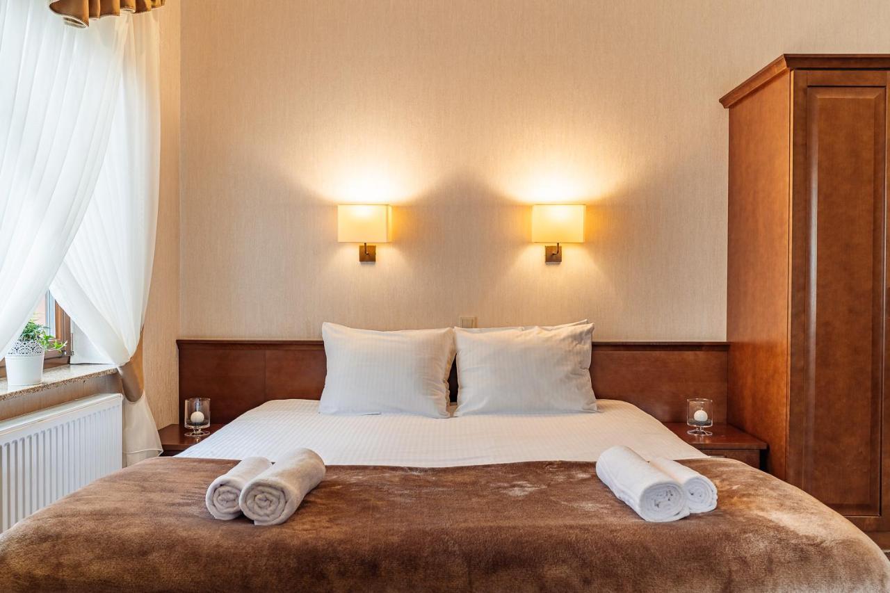 Hotel Dwor Choiny Kazimierówka Exteriör bild