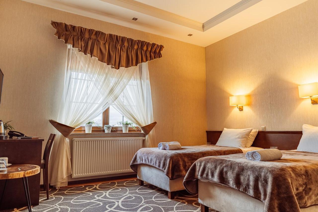 Hotel Dwor Choiny Kazimierówka Exteriör bild