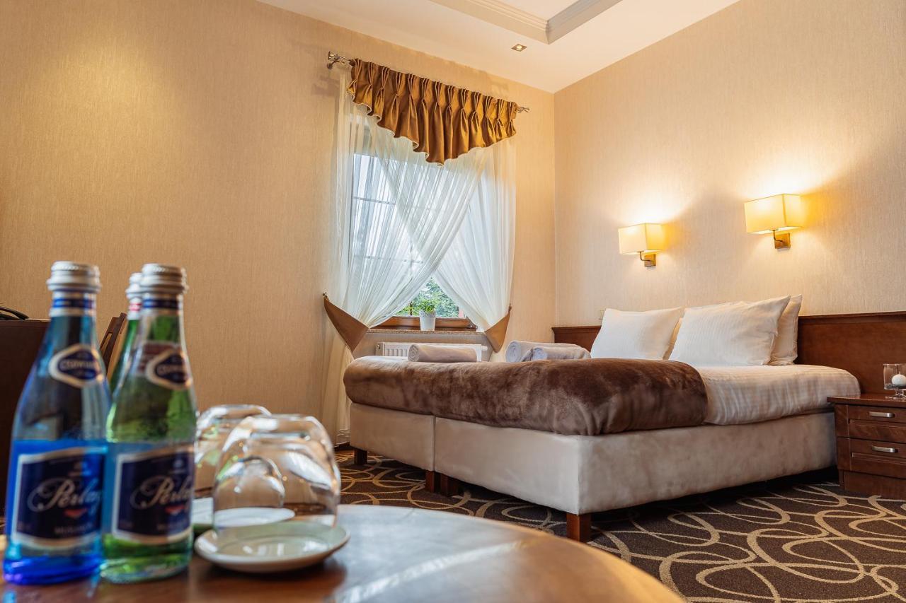 Hotel Dwor Choiny Kazimierówka Exteriör bild