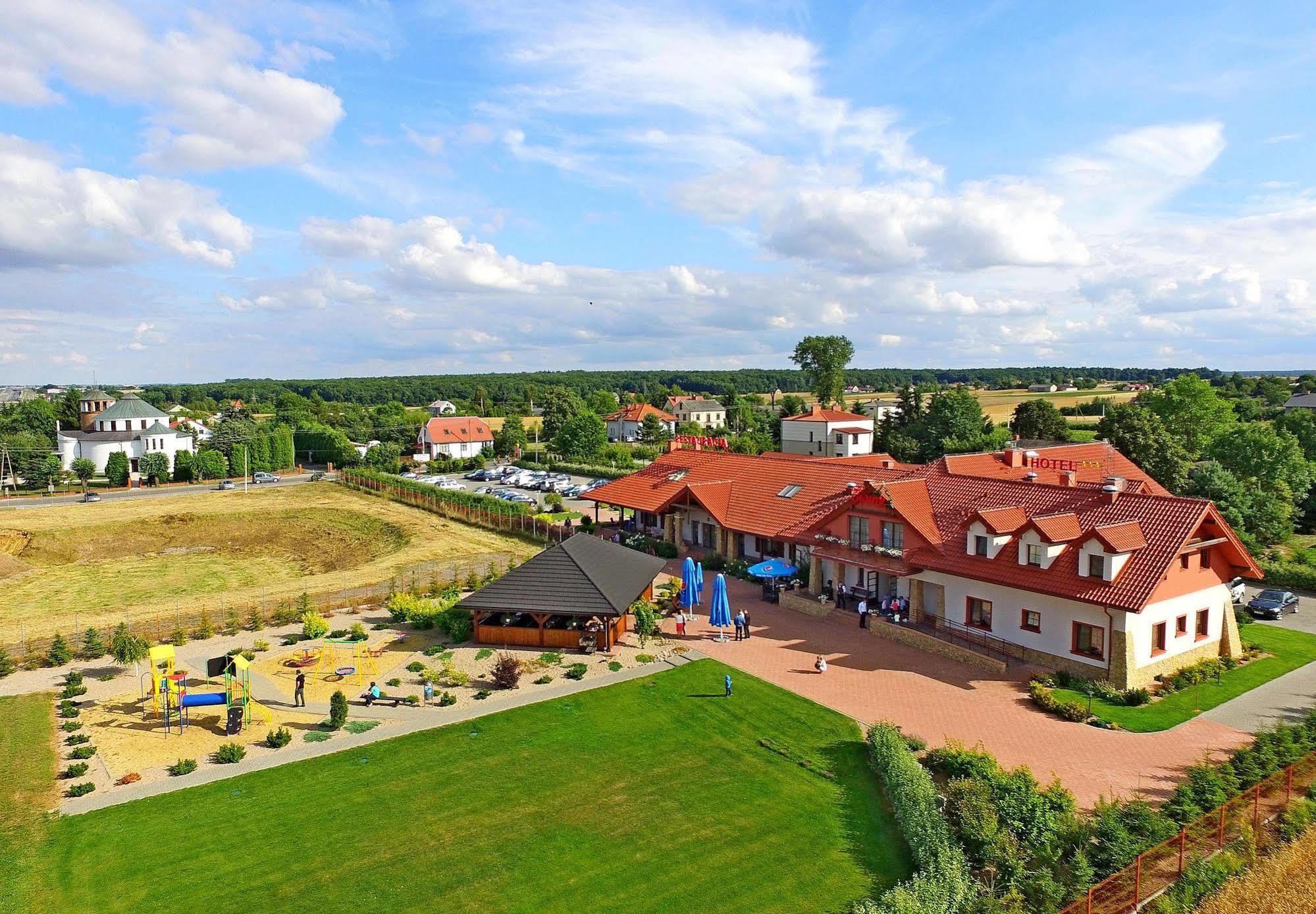 Hotel Dwor Choiny Kazimierówka Exteriör bild